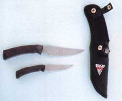 Das Messer-Set von Buck in einer Scheide aus Cordura.